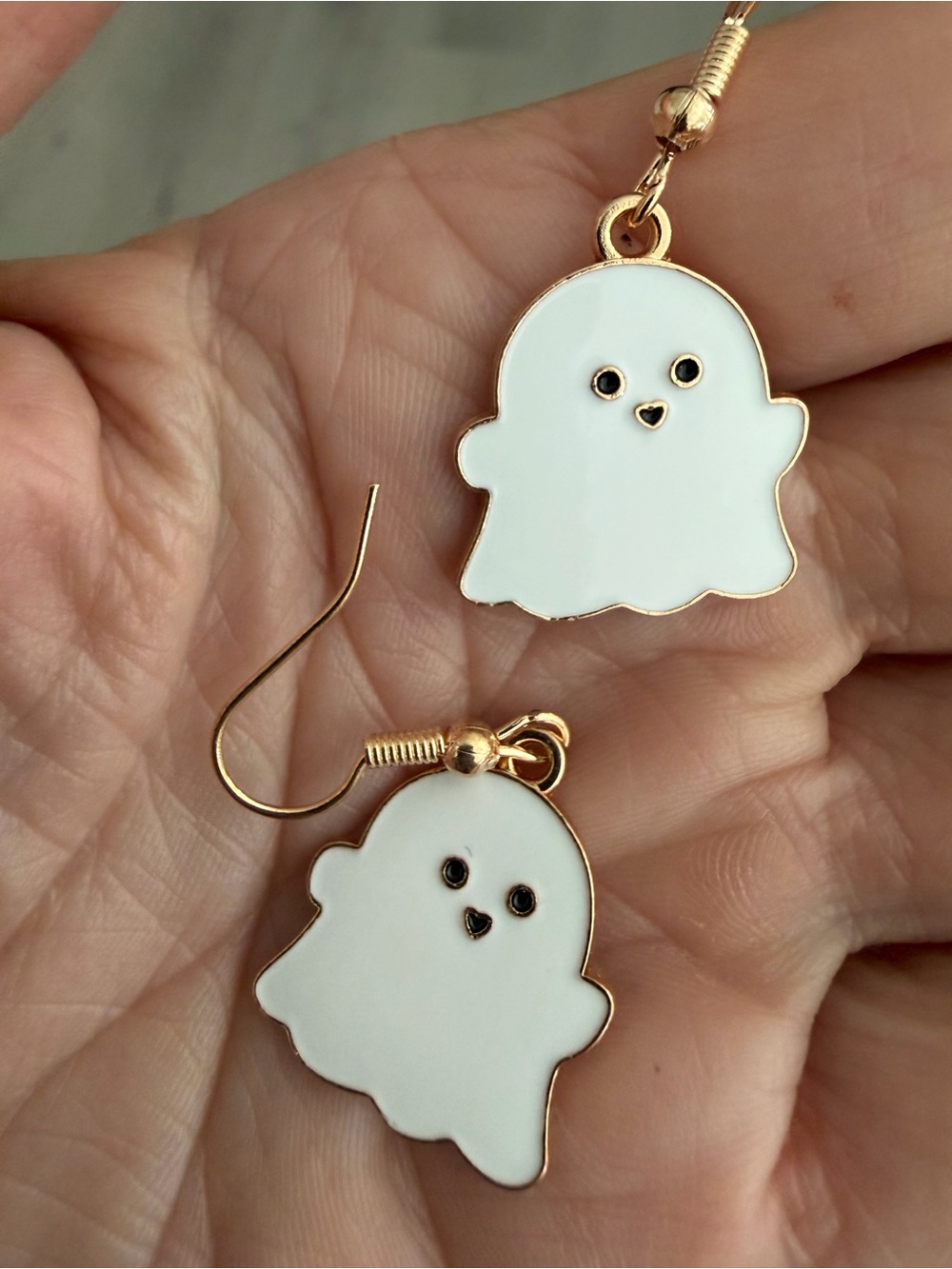 HALLOWEEN White Ghost Pendant Necklace and Earring Set with Gold Chain ACCENT. - Picture 8 of 10
